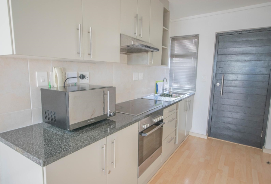 To Let 1 Bedroom Property for Rent in Sea Point Western Cape